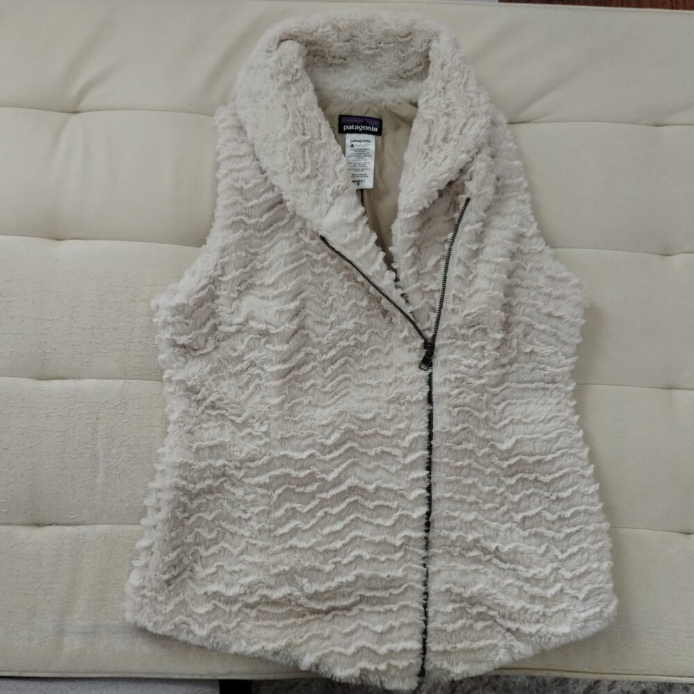 Women's MEDIUM Patagonia Fluffy Beige Vest